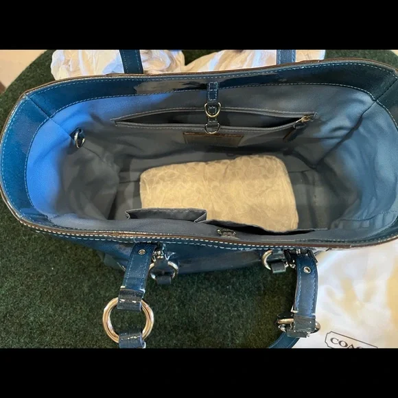 Coach patent leather small tote - Picture 2 of 8